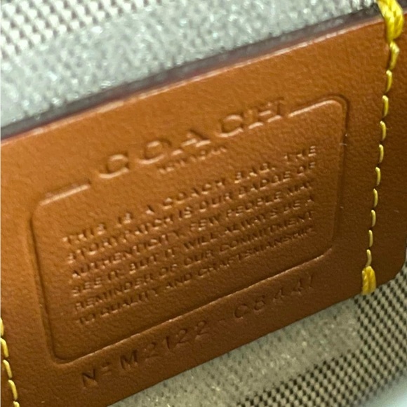 💰SOLD - C8441 - Coach Hero Crossbody - Picture 9 of 14